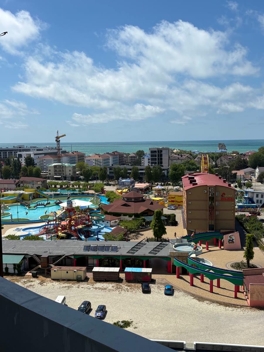 Аквапарк и море из окон верхних этажей